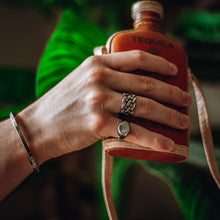 Cargar imagen en el visor de la galería, Brazalete torcido
