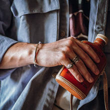 Cargar imagen en el visor de la galería, Brazalete torcido
